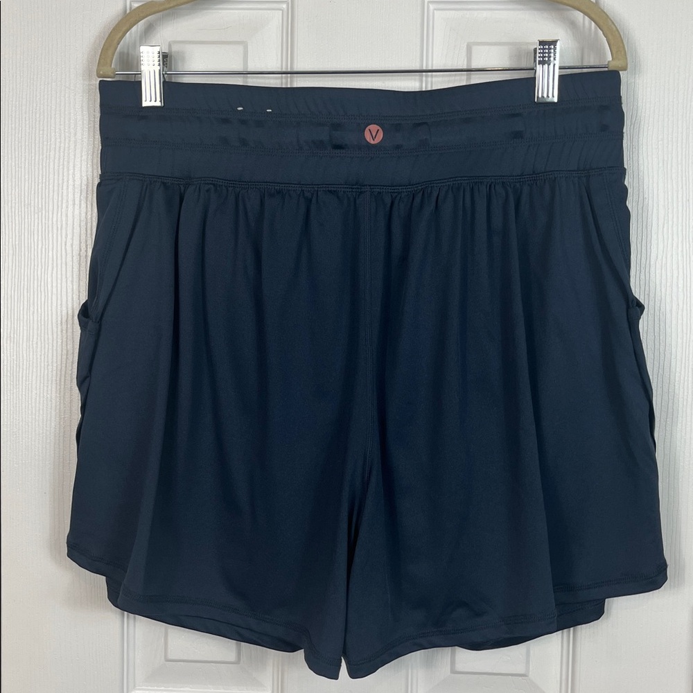Livi navy blue athletic shorts with rash shirt under. Size 14/16. Pockets - Picture 5 of 7